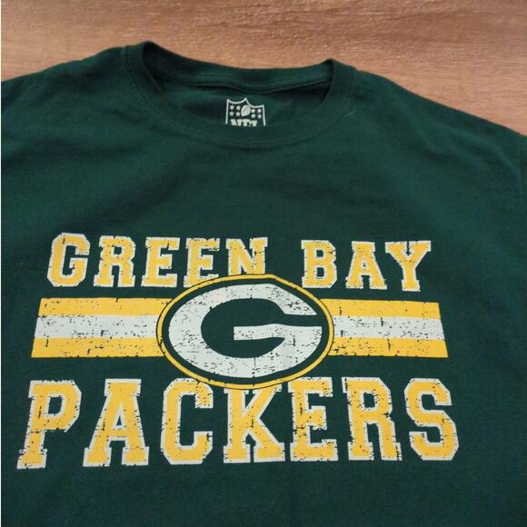 NFL Green Bay Packers Men's Medium Short Sleeve Shirt Wisconsin Green Football - Picture 2 of 6